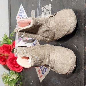 CARTERS Crib Shoes Soft Boots With Bow Detail 6-9 Months